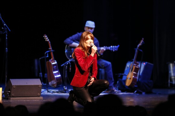 Carla Bruni en concert au Luckman Fine Arts complex à Los Angeles le 26 avril 2014.