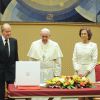 Le roi Juan Carlos Ier d'Espagne et son épouse la reine Sofia ont été reçus par le pape François en audience privée au Vatican, le 28 avril 2014, au lendemain de la messe de canonisation des papes Jean XXIII et Jean Paul II.