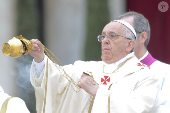 Le pape François célébrait le 27 avril 2014 sur la place Saint-Pierre la messe de canonisation des papes Jean XXIII et Jean Paul II, à Rome