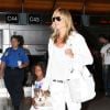 Heidi Klum et sa fille Lou, toutes de blanc vêtues, arrivent à l'aéroport LAX. Los Angeles, le 4 mai 2014.