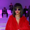 Rihanna aussi a succombé aux lunettes Dior So Real pour compléter son look néo pin-up