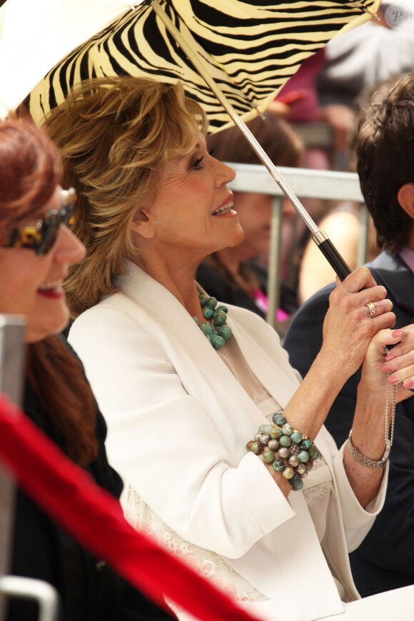 Sally Field a reçu son étoile sur le Walk of Fame, à Hollywood, le 5 mai 2014, devant Jane Fonda et Beau Bridges.