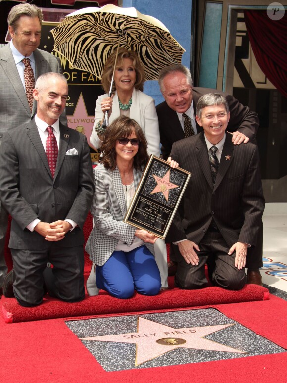 Sally Field a reçu son étoile sur le Walk of Fame, à Hollywood, le 5 mai 2014, devant Jane Fonda et Beau Bridges.