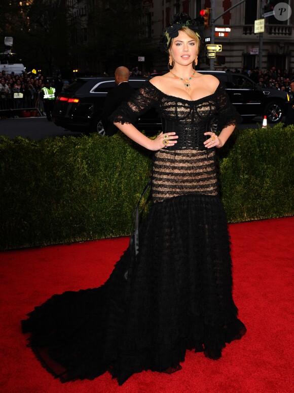 Kate Upton assiste au MET Gala au Metropolitan Museum of Art. New York, le 5 mai 2014.