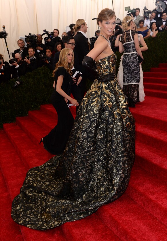 Karlie Kloss assiste au MET Gala au Metropolitan Museum of Art. New York, le 5 mai 2014.