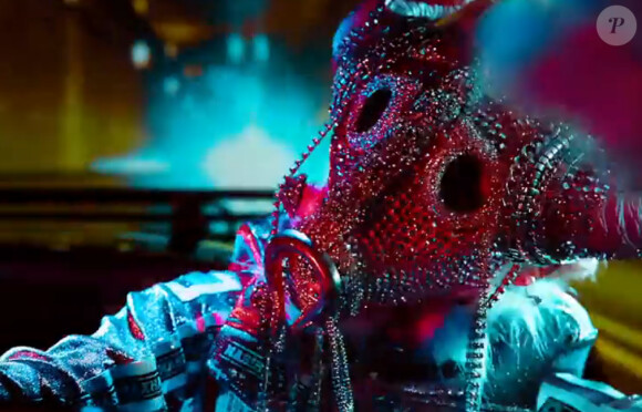 Brooke Candy repousse les limites du freak/trash dans son nouveau clip "Opulence", dévoilé fin mai 2014.