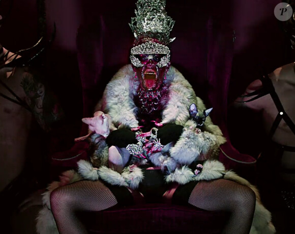 Brooke Candy, diva mystique et cauchemardesque dans son nouveau clip "Opulence", dévoilé fin mai 2014.