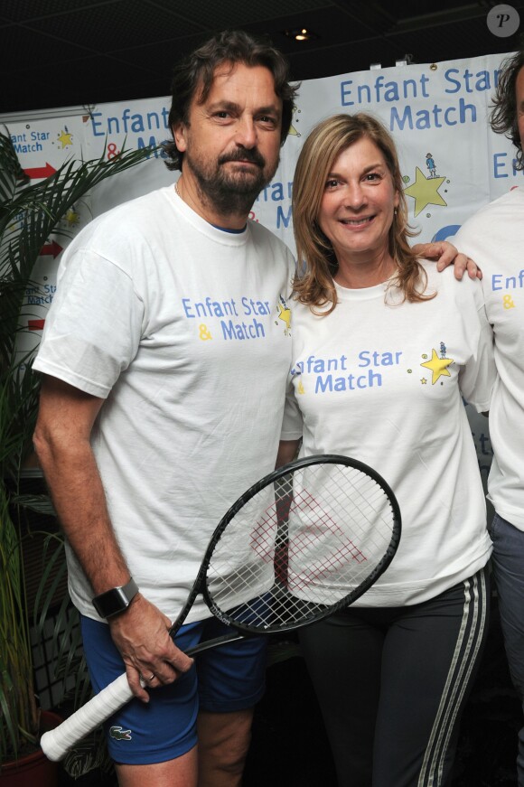 Michèle Laroque et Henri Leconte soutiennent l'association 'Enfant Star et Match' lors d'un tournoi de tennis organisé à Levallois-Perret le 10 février 2014