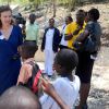 Valérie Trierweiler, marraine du Secours Populaire, en voyage humanitaire en Haïti, visite le complexe scolaire Rivière froide dans la commune de Carrefour le 6 mai 2014 