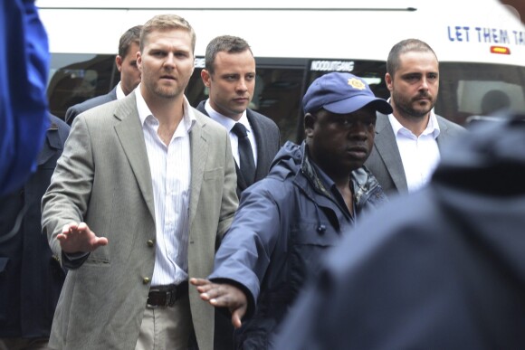 Oscar Pistorius lors de son arrivé devant la Haute cour de justice de Pretoria, le 5 mars 2014