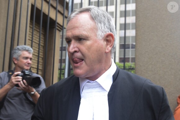 Barry Roux, l'avocat d'Oscar Pistorius, devant le tribunal de Pretoria le 5 mars 2014