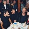 Exclusif - Johnny Hallyday et les invités de sa tournée "Johnny allume le feu" en 1998. Restaurant "King's Club" à Paris. Avec Florent Pagny, Patrick Bruel, Lionel Richie et sa femme Laetitia. 
