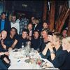 Exclusif - Johnny Hallyday et les invités de sa tournée "Johnny allume le feu" en 1998. Restaurant "King's Club" à Paris. Avec Florent Pagny, Patrick Bruel, Lionel Richie et sa femme Laetitia.