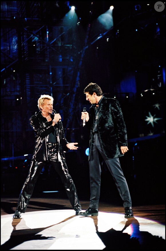 Exclusif - Patrick Bruel et Johnny Hallyday en duo pour le concert de Johnny au stade France. Le 4 septembre 1998.