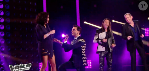 Jenifer et les autres coachs sur la scène de The Voice 3, le 10 mai 2014 lors de la grande finale sur TF1.