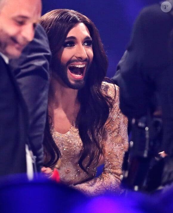 Conchita Wurst, qui représente l'Autriche, remporte le concours de l'Eurovision 2014 lors de la finale à Copenhague, le 10 mai 2014, avec la chanson "Rise like a Phoenix".