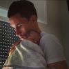 Le footballeur de Naples José Callejon pose avec sa fille India, née en mai 2014. 