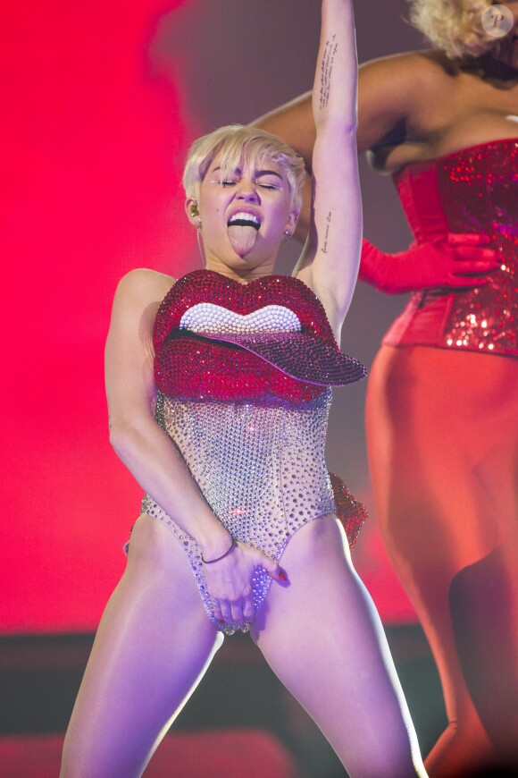Miley Cyrus en concert au Leeds Arena, le 10 mai 2014.