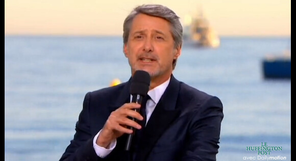 Antoine de Caunes avant l'intervention des intermittents sur le plateau du Grand Journal de Canal + le mercredi 14 mai 2014, à l'occasion de l'ouverture du 67e Festival de Cannes