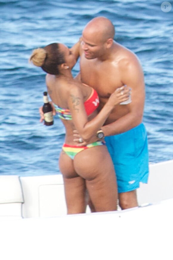 Mel B en bikini sur un yacht en Australie avec son mari Stephen Belafonte, le 17 mars 2014.