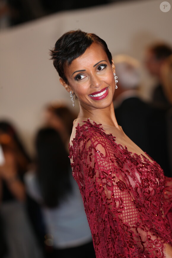 Sonia Rolland (Boucles d'oreilles, bague et bracelet Montblanc collection Princesse Grace de Monaco Pétales de Rose en or blanc et diamants) lors de la montée des marches du film Timbuktu au 67e Festival de Cannes, le 15 mai 2014.