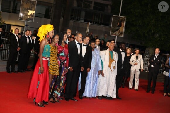 Hichem Yacoubi, Abel Jafri, Ibrahim Ahmed dit Pino, Abderrahmane Sissako, Toulou Kiki, et Fatoumata Diawara dans l'équipe du film Timbuktu au 67e Festival de Cannes, le 15 mai 2014.