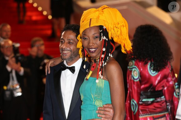 Hichem Yacoubi et Fatoumata Diawara lors de la montée des marches du film Timbuktu au 67e Festival de Cannes, le 15 mai 2014.