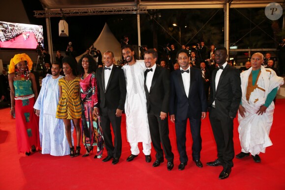 Hichem Yacoubi, Abel Jafri, Ibrahim Ahmed dit Pino, Abderrahmane Sissako, Toulou Kiki, et Fatoumata Diawara dans l'équipe du film Timbuktu au 67e Festival de Cannes, le 15 mai 2014.