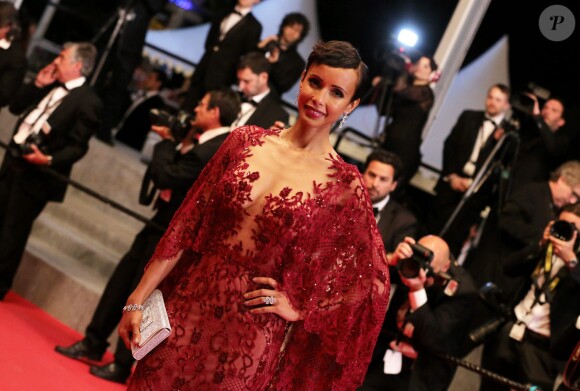 Sonia Rolland (Boucles d'oreilles, bague et bracelet Montblanc collection Princesse Grace de Monaco Pétales de Rose en or blanc et diamants) lors de la montée des marches du film Timbuktu au 67e Festival de Cannes, le 15 mai 2014.
