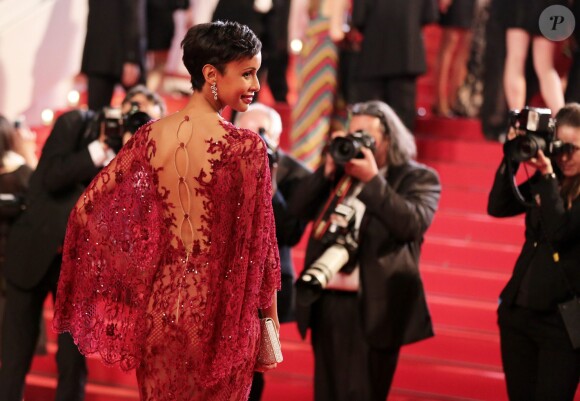Sonia Rolland (Boucles d'oreilles, bague et bracelet Montblanc collection Princesse Grace de Monaco Pétales de Rose en or blanc et diamants) lors de la montée des marches du film Timbuktu au 67e Festival de Cannes, le 15 mai 2014.