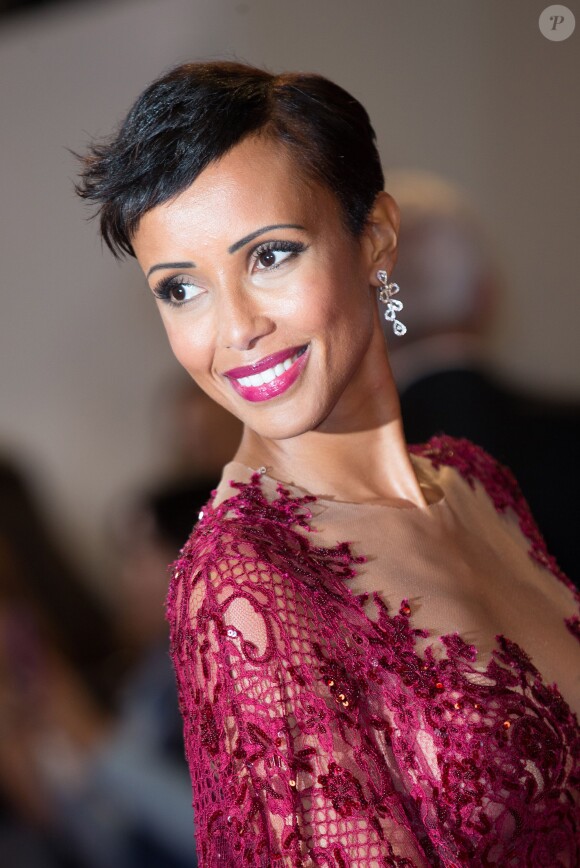 Sonia Rolland (Boucles d'oreilles, bague et bracelet Montblanc collection Princesse Grace de Monaco Pétales de Rose en or blanc et diamants) lors de la montée des marches du film Timbuktu au 67e Festival de Cannes, le 15 mai 2014.