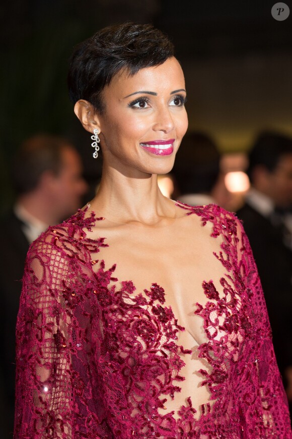 Sonia Rolland (Boucles d'oreilles, bague et bracelet Montblanc collection Princesse Grace de Monaco Pétales de Rose en or blanc et diamants) lors de la montée des marches du film Timbuktu au 67e Festival de Cannes, le 15 mai 2014.