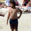 Exclusif - Connor Cruise sur une plage au Mexique, le 4 mai 2014. Le fils de Tom Cruise âgé de 19 et DJ a pris du poids. 