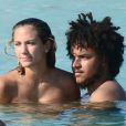 Exclusif - Connor Cruise en charmante compagnie sur une plage du Mexique, le 4 mai 2014. 
