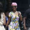 Rihanna, avec les cheveux roses, fait du shopping avec une amie à Los Angeles, le 16 mai 2014.