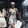  Rihanna, avec une perruque rose dans les rues de Los Angeles, le 16 mai 2014. 