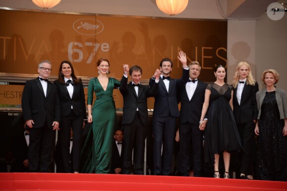 Bertrand Bonello, Gaspard Ulliel, Léa Seydoux, Jérémie Renier, Aymeline Valade, Amira Casar et Helmut Berger lors de la montée des marches du film Saint-Laurent à l'occasion du 67e Festival de Cannes, le 17 mai 2014.