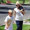 Gwen Stefani avec ses fils Kingston, Zuma et Apollo à Beverly Hills, le 17 mai 2014.