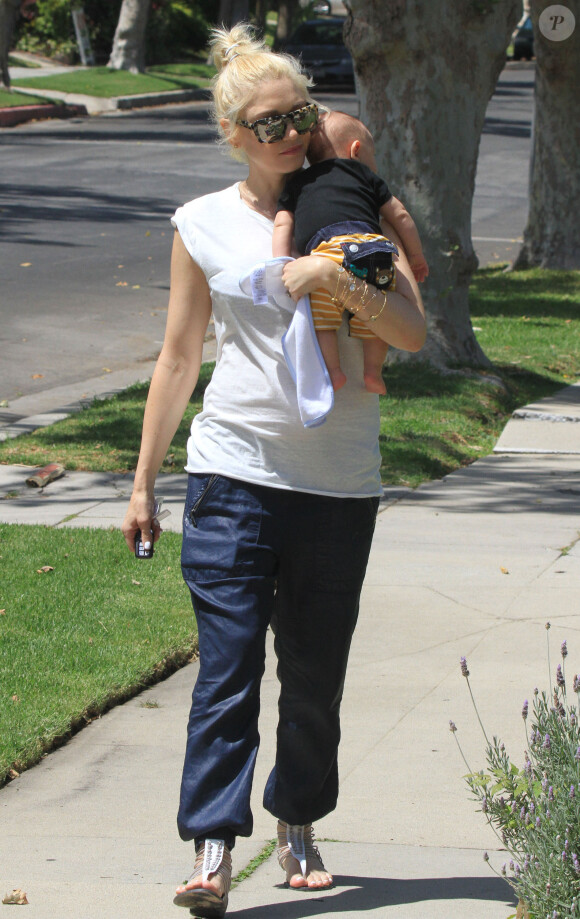 Gwen Stefani emmène ses fils Kingston, Zuma et Apollo rendre visite à ses parents à Beverly Hills, le 17 mai 2014.