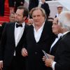 Gérard Depardieu avec l'équipe du film United Passions à la montée des marches de The Homesman, à l'occasion du 67e Festival de Cannes, le 18 mai 2014.