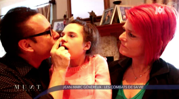 Jean-Marc Généreux, touchant au côté de sa fille Francesca et de sa femme dans l'émission "Must Célébrités", diffusée le 1er février 2014.