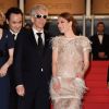 John Cusack, David Cronenberg et Julianne Moore lors de la montée des marches du film "Maps to the stars" lors du 67e Festival du film de Cannes le 19 mai 2014