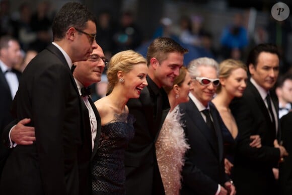 Said Ben Said, Martin Katz, Sarah Gadon, Robert Pattinson, Julianne Moore, David Cronenberg, Mia Wasikowska, John Cusack lors de la montée des marches du film "Maps to the stars" lors du 67e Festival du film de Cannes le 19 mai 2014