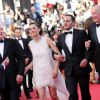 Jean-Pierre Dardenne, Marion Cotillard, Fabrizio Rongione et Luc Dardenne - Montée des marches du film "Deux jours, une nuit" lors du 67 ème Festival du film de Cannes le 20 mai 2014.