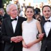 Jean-Pierre Dardenne, Marion Cotillard et Luc Dardenne - Montée des marches du film "Deux jours, une nuit" lors du 67 ème Festival du film de Cannes le 20 mai 2014.