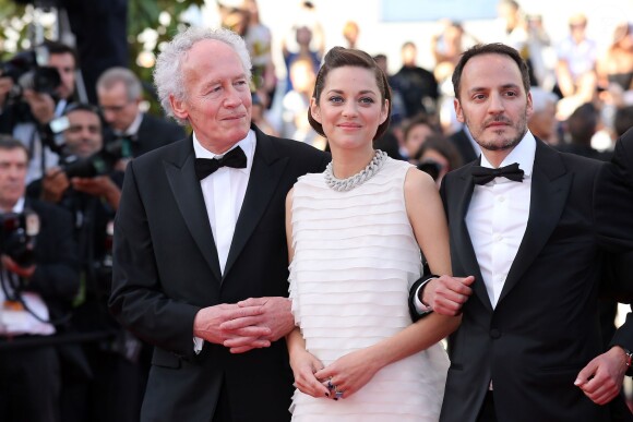 Jean-Pierre Dardenne, Marion Cotillard et Luc Dardenne - Montée des marches du film "Deux jours, une nuit" lors du 67 ème Festival du film de Cannes le 20 mai 2014.