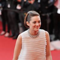 Cannes 2014 : Marion Cotillard lumineuse sur les marches, une beauté angélique