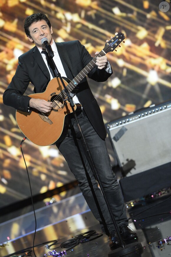 Le chanteur Patrick Bruel - Téléthon 2013 dans les studios de télévision de La Plaine-Saint-Denis le 7 décembre 2013.