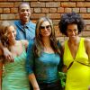 Photo familiale parfaite : tout va bien dans le meilleur des mondes entre Beyoncé, Jay-Z et Solange. La diva a posté cette photo sur son Tumblr, plus d'une semaine après l'affaire de la scène de l'ascenseur qui a fait le tour du web en mai 2014.