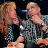 Beyoncé Knowles et Jay Z (copropriétaire de l'équipe de basket ball des Nets de Brooklyn) assitent au match contre Les Rockets de Houston au Barclays Center à New York le 1er avril 2014.